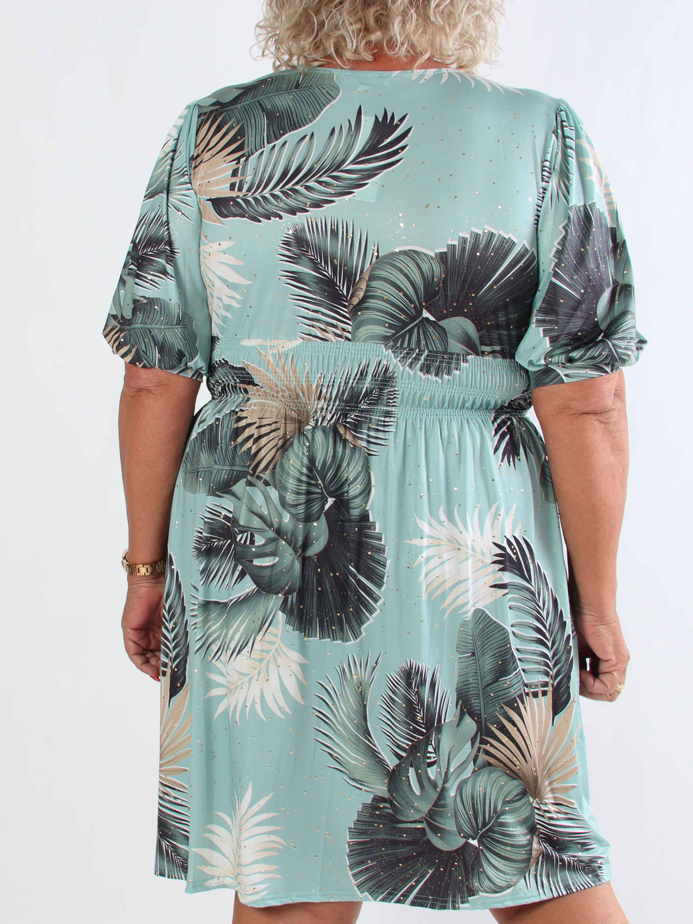 Pamina Palm Short - Elastisk plus size kjole med blad motiver og guld støv